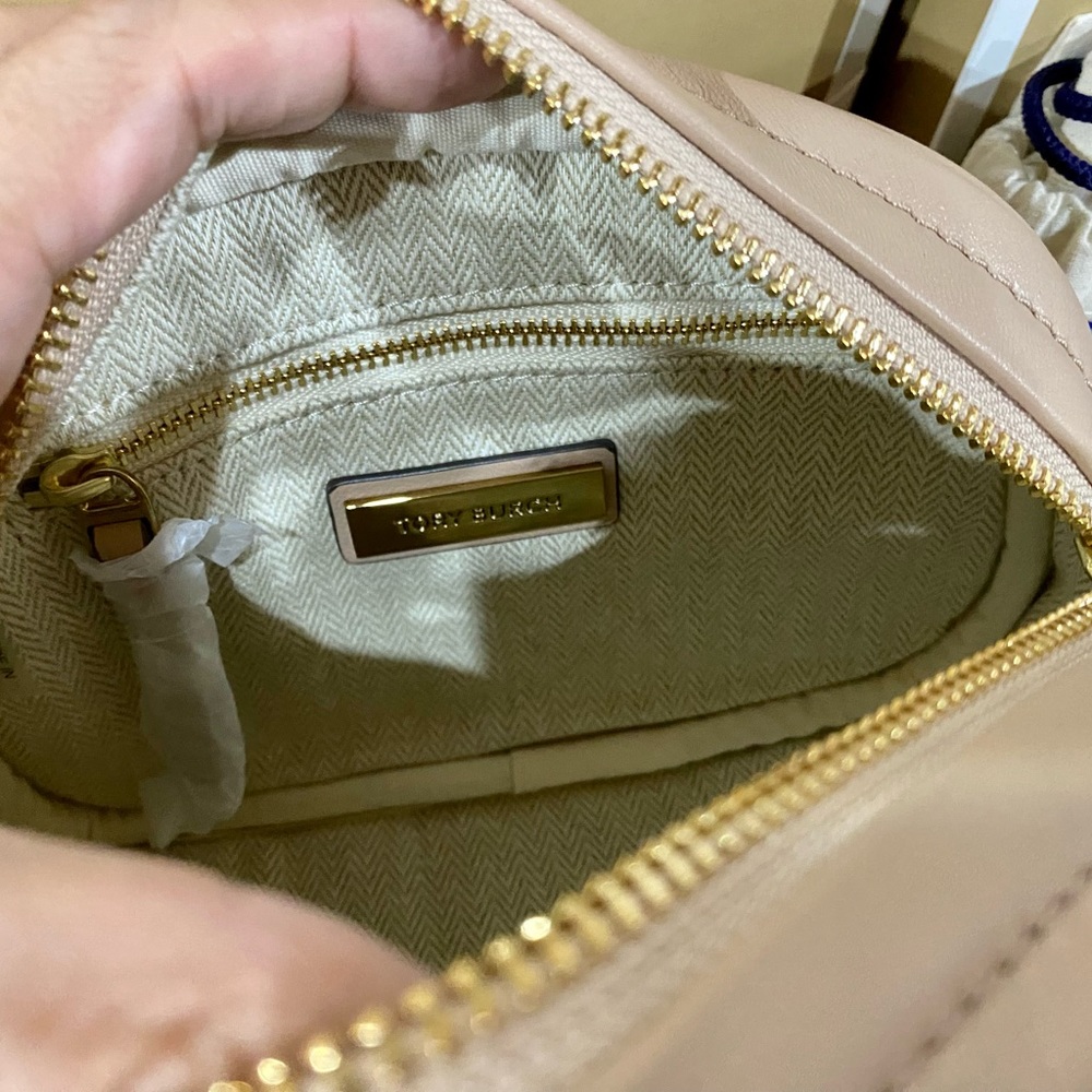 Authentic NWT Tory Burch Chevron Crossbody Camera Bag Kira Chevron Soft Leather - Picture 10 of 13